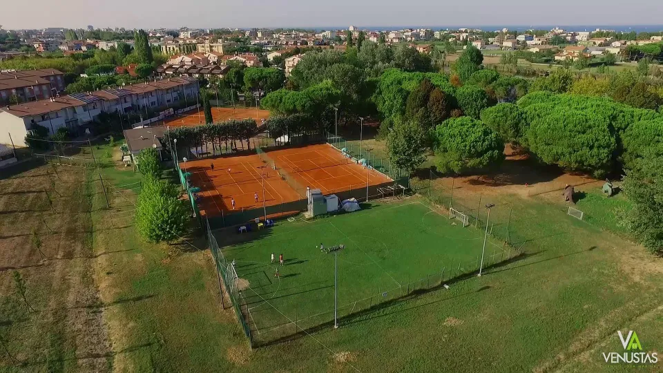 Una bella immagine dall'alto del Circolo Tennis Venustas