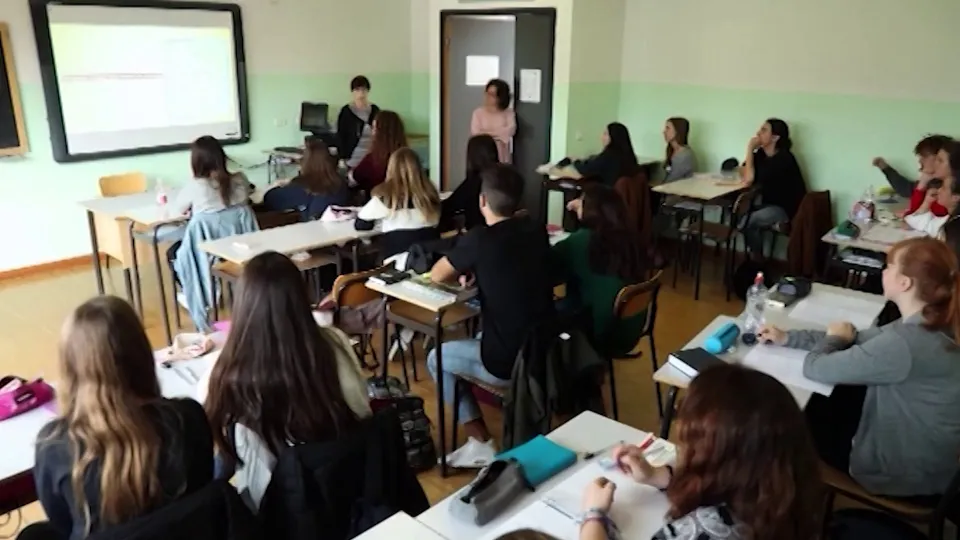 una lezione in una scuola superiore