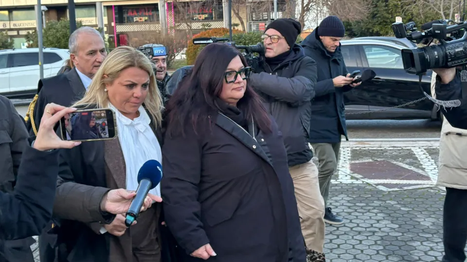 Valeria Bartolucci all'arrivo in tribunale accompagnata dai suoi legali