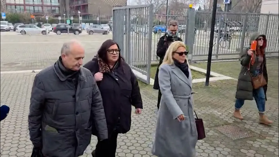 Valeria Bartolucci con i suoi legali (Adriapress)