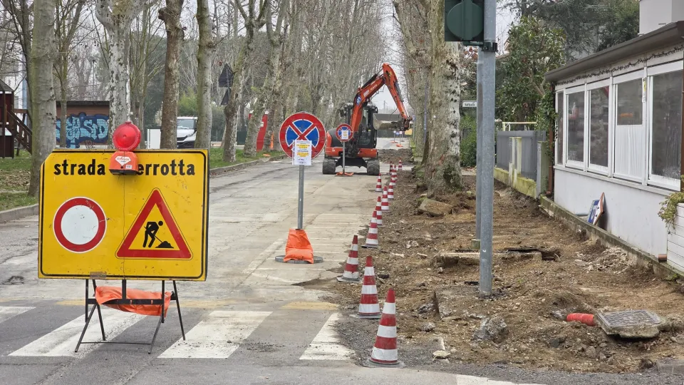 Viale Vespucci, rifacimento marciapiede
