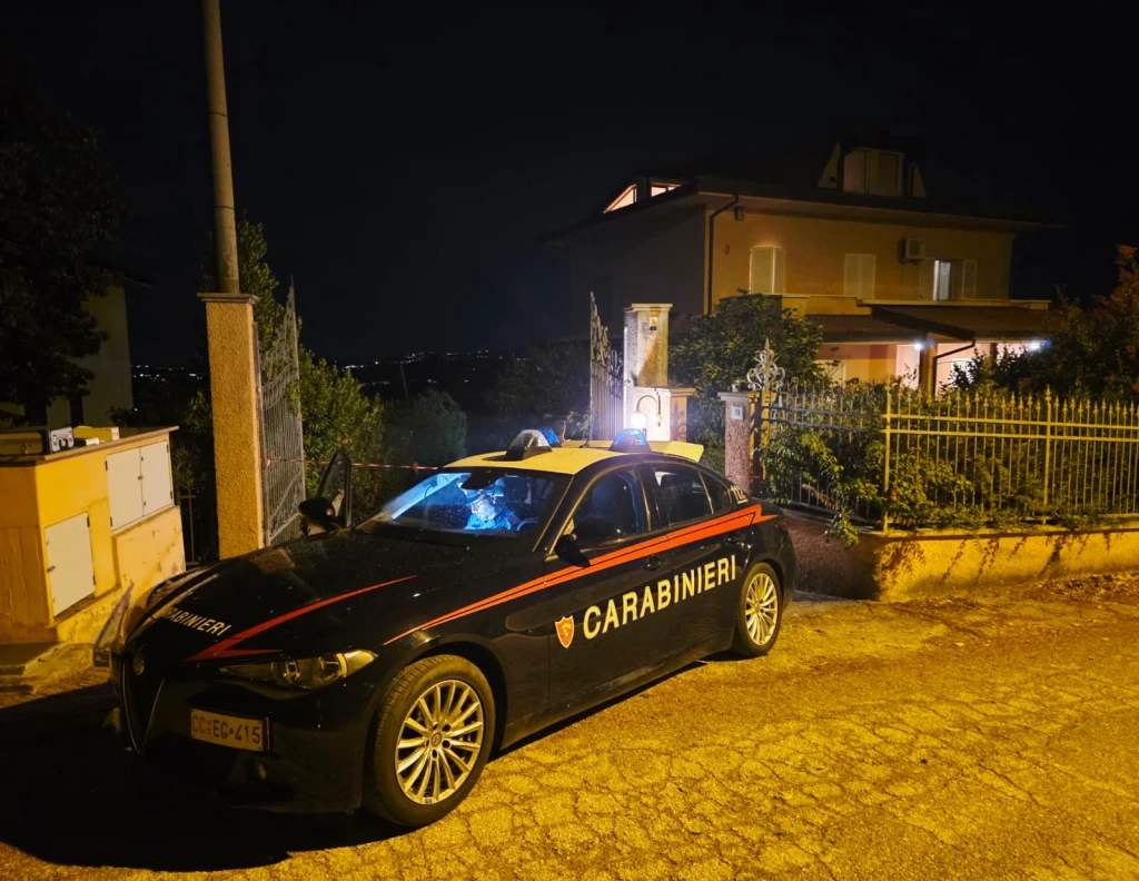 i rilievi dei carabinieri a Mulazzano (Adriapress)