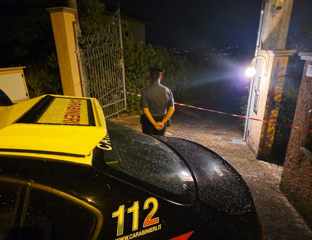 i rilievi dei carabinieri a Mulazzano (Adriapress)
