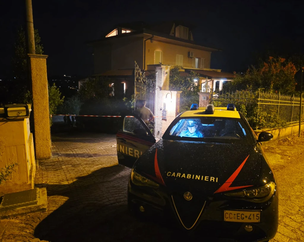 i rilievi dei carabinieri a Mulazzano (Adriapress)