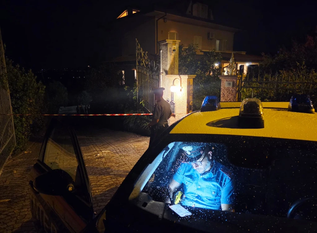 i rilievi dei carabinieri a Mulazzano (Adriapress)