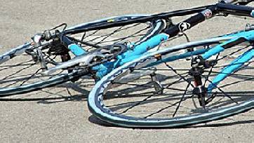 Ciclista cade in via Torconca, in ospedale con codice massima gravità