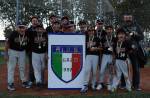 I Falcons Campioni d’Italia 2014 posano con lo scudetto conquistato 17 anni prima da Alessandro Maestri&Co - ©Pier Andrea Morolli/SKCS Sport Images