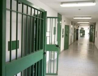 Agente penitenziario aggredito da detenuto a Rimini