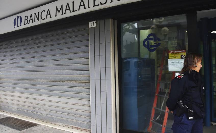 Assalto esplosivo al bancomat della Malatestiana a Torre Pedrera