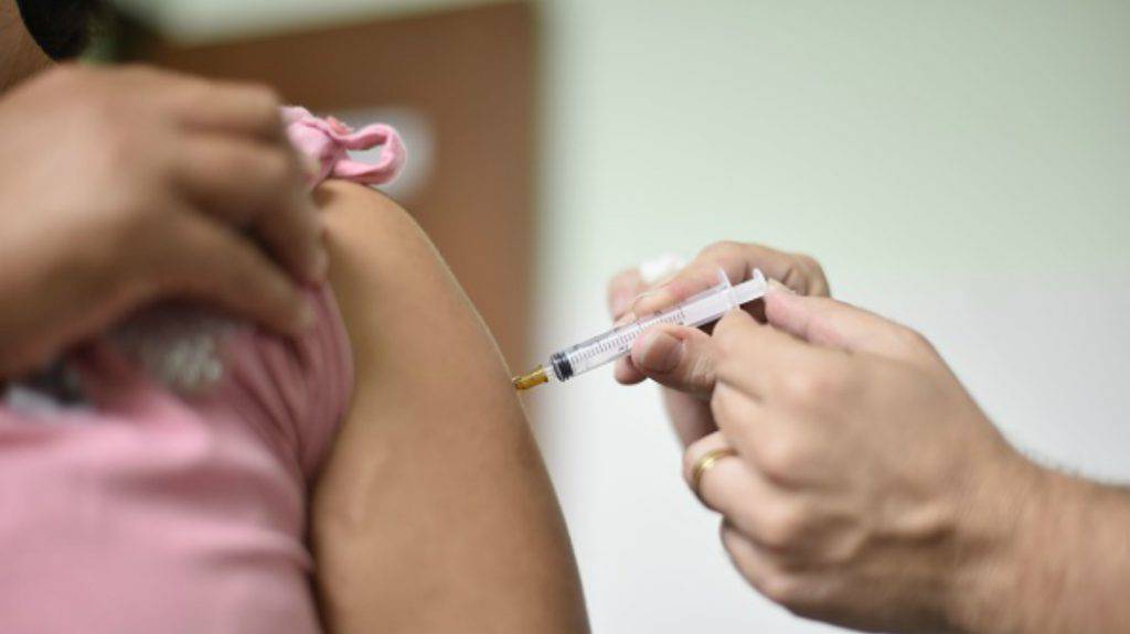 Vaccini, la Regione chiarisce le modalità. Rimini aumenta ma resta fanalino