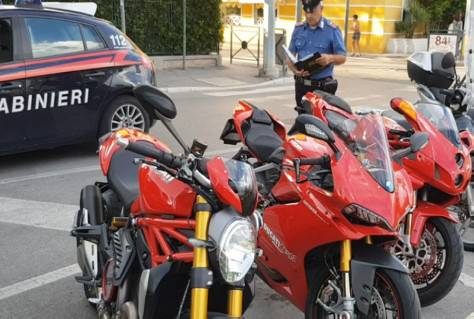 Nell'operazione "Centauro" i Carabinieri di Riccione hanno arrestato quattro persone e recuperato dieci moto rubate.