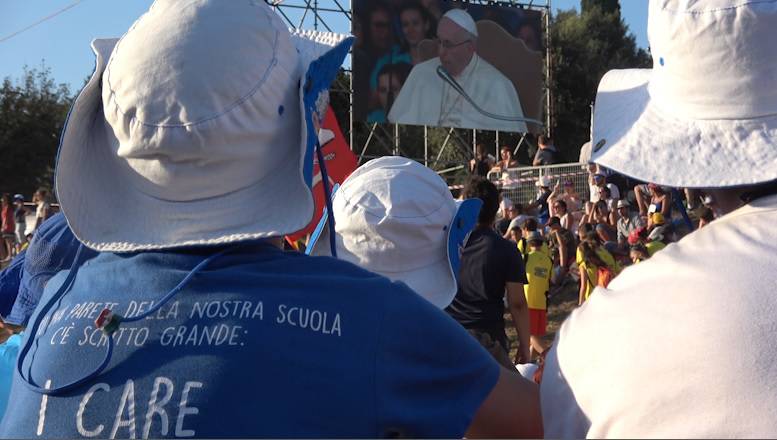 Un pellegrinaggio a piedi per incontrare il papa, la voce dei giovani riminesi
