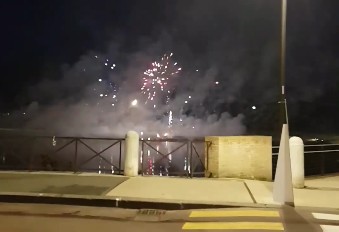 Capodanno anticipato al ponte di Tiberio. All'alba partono i fuochi d'artificio
