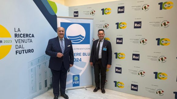 Presidente Claudio Mazza Fee con assessore Christian Andruccioli Riccione Bandiera Blu 2024
