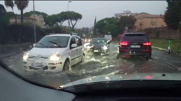 strada allagata a Rimini
