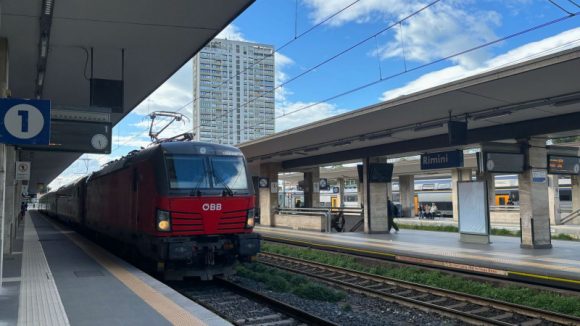 l'arrivo a Rimini del treno da Monaco